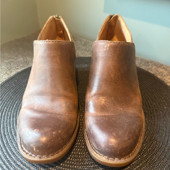 LIKE NEW — Born Chestnut Leather Ankle Booties - Picture 2 of 16